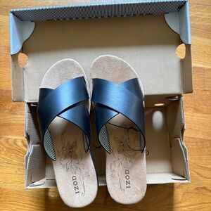 NWT!! Cushioned Black Double Strap Slide Sandals IZOD women size 7